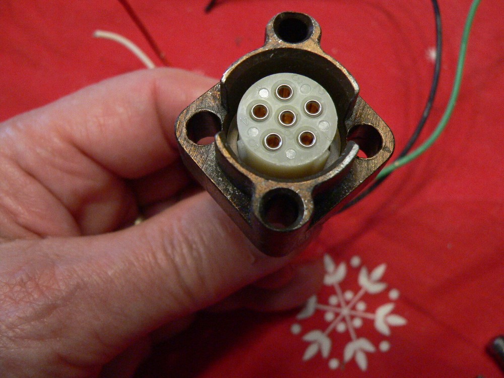New Metal FEMALE / SOCKET BA5590 Battery Connector Unused Pull