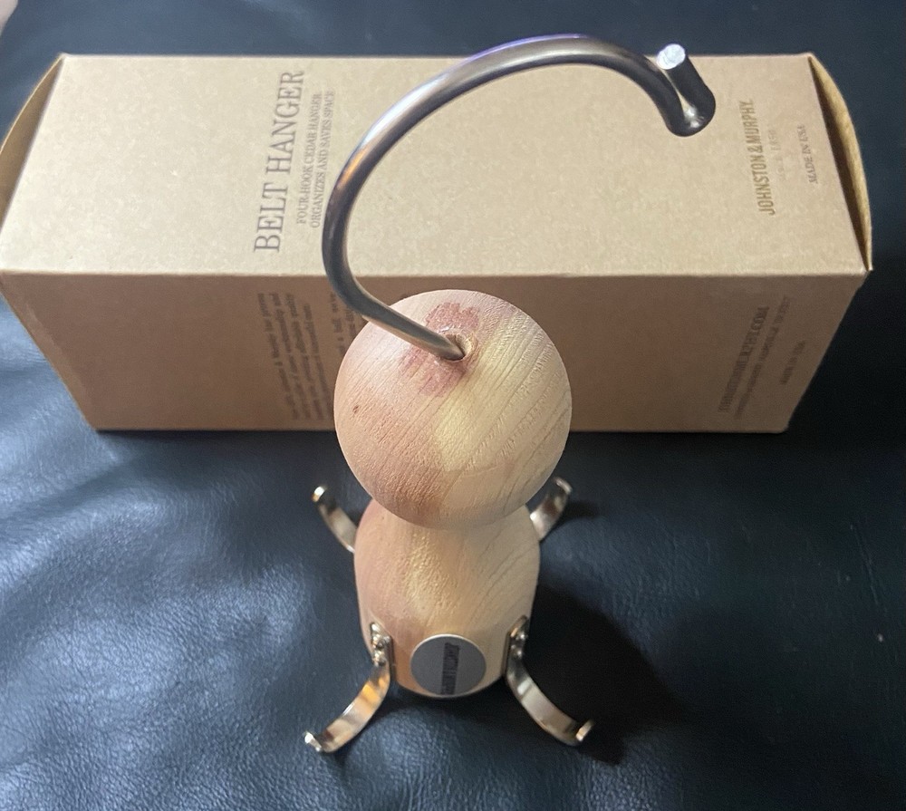 Belt Hanger cedar Johnston & Murphy. New