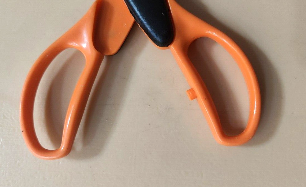 Scissors Wavy Cut Orange Handle 7” Long Pre-Owned
