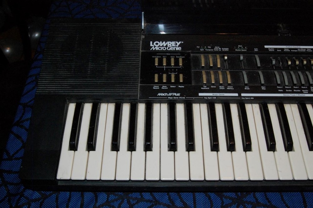 Lowrey Micro Genie V-120/ V120 String Synthesizer Keyboard Analog Drum Machine