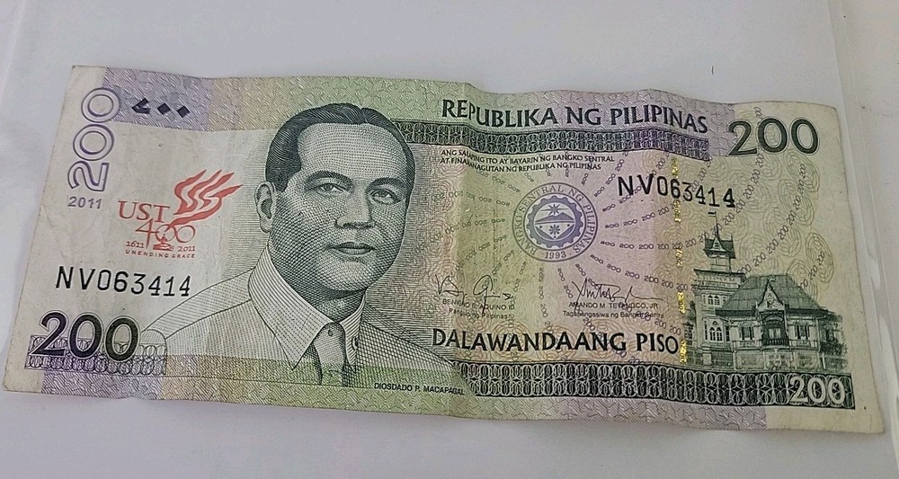 Philippines 200 Piso 2011 Circulated.