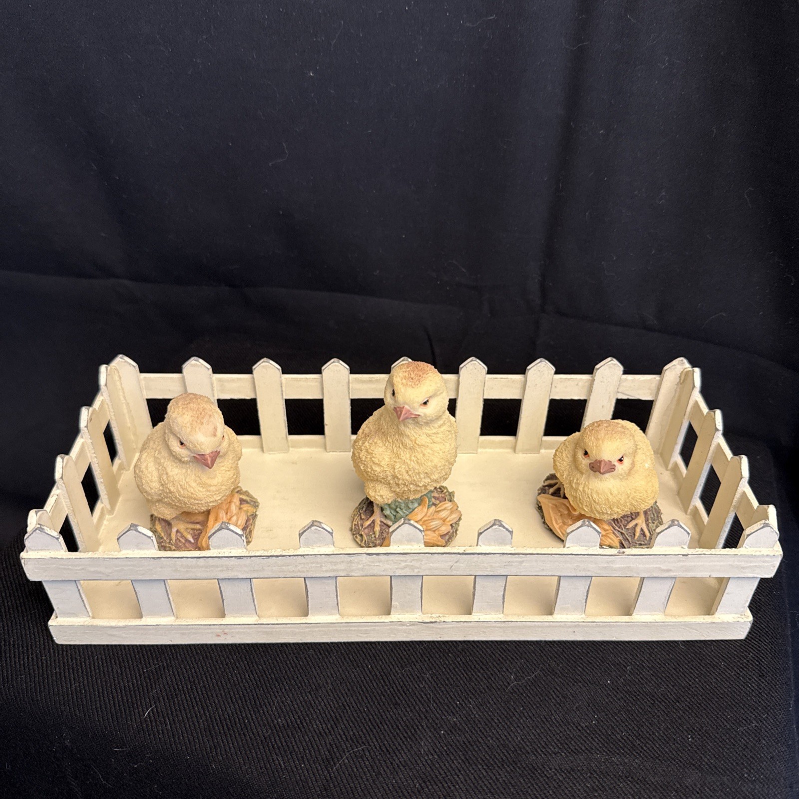 Baby Chick Farmhouse Decor, With Three Baby Chicks