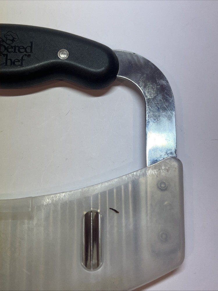 PAMPERED CHEF HAND HELD ROCKING SERRATED SLICER/CHOPPER