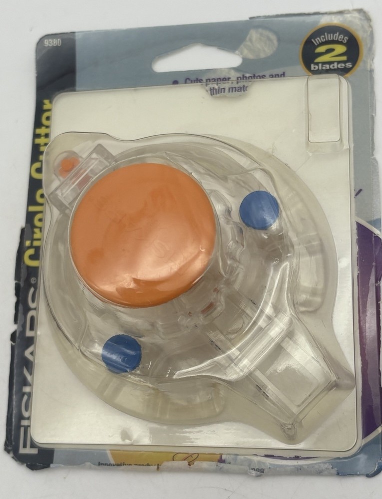Fiskars Circle Cutter 9380 Scrapbooking Tool With 2 Blades