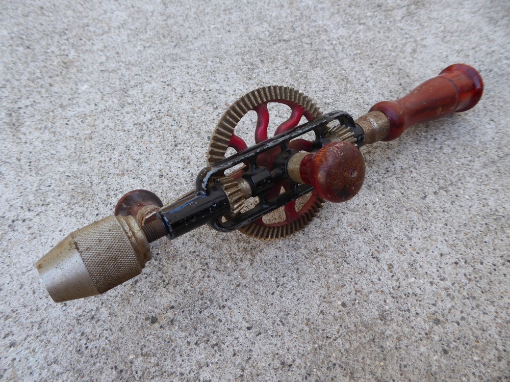 MILLERS FALLS NO. 2-01 HAND DRILL WITH STORAGE IN HANDLE