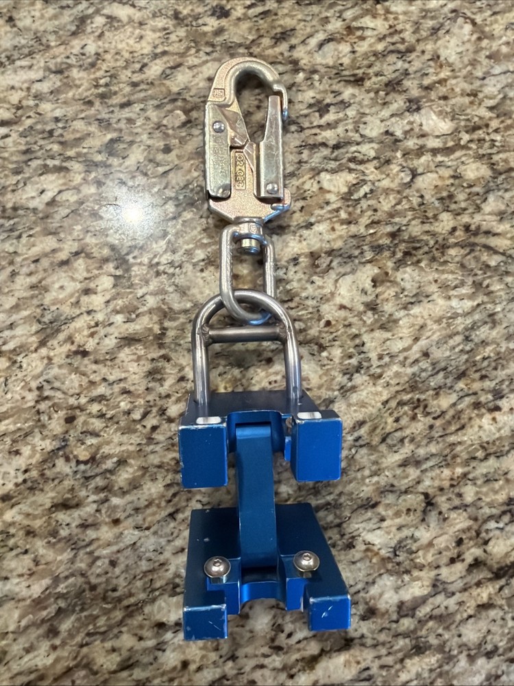 SELLSTROM/ RTC 2000 SERIES CLIMB-RITE DOUBLE LOCKING SNAP-HOOK FALL PROTECTION