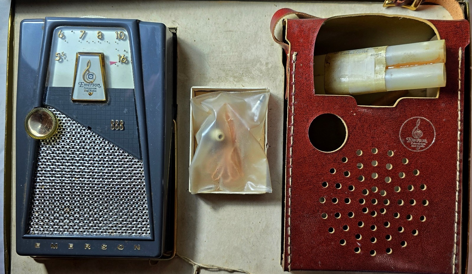 Vintage Grey EMERSON 888 8 Transistor Pocket Radio & Accessories