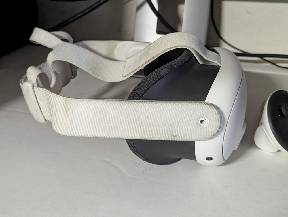 Meta Quest 3 VR Headset - 128GB - Headset & Controllers only