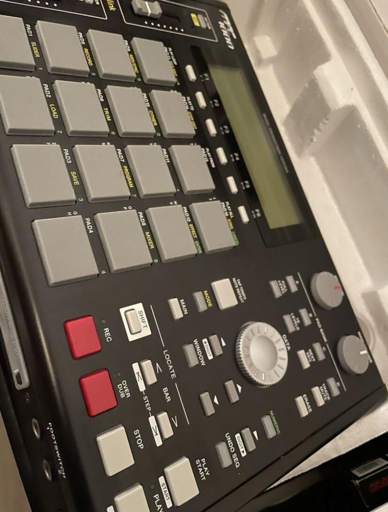 AKAI MPC1000 Sampling Machine Sampler (Tested and Working)