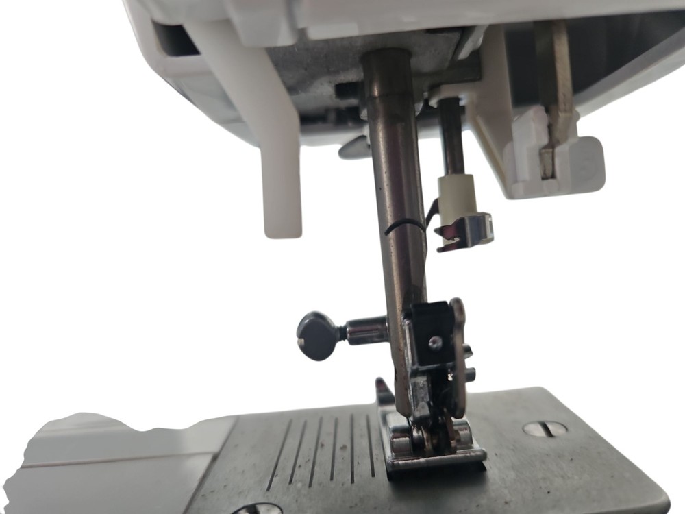 Singer Sewing Machine Model 3116 NO PLUG NO PEDAL