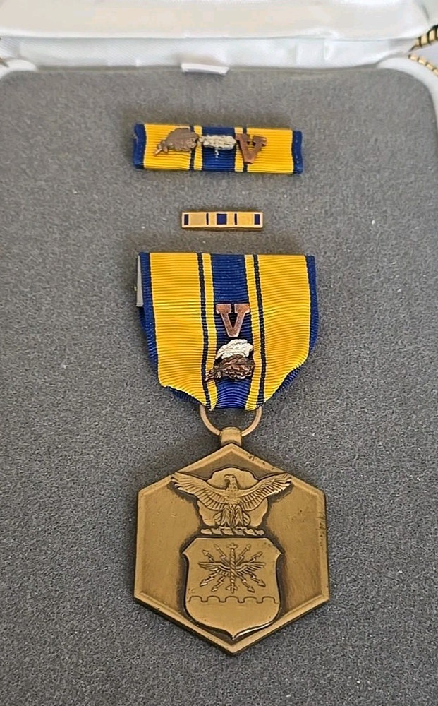 Air Force Commendation Medal- Complete Set-Case Box- Oak Leaf and V Device