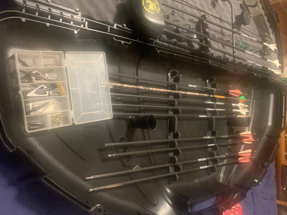 compound bow right hand 70lbs with arrows and tips