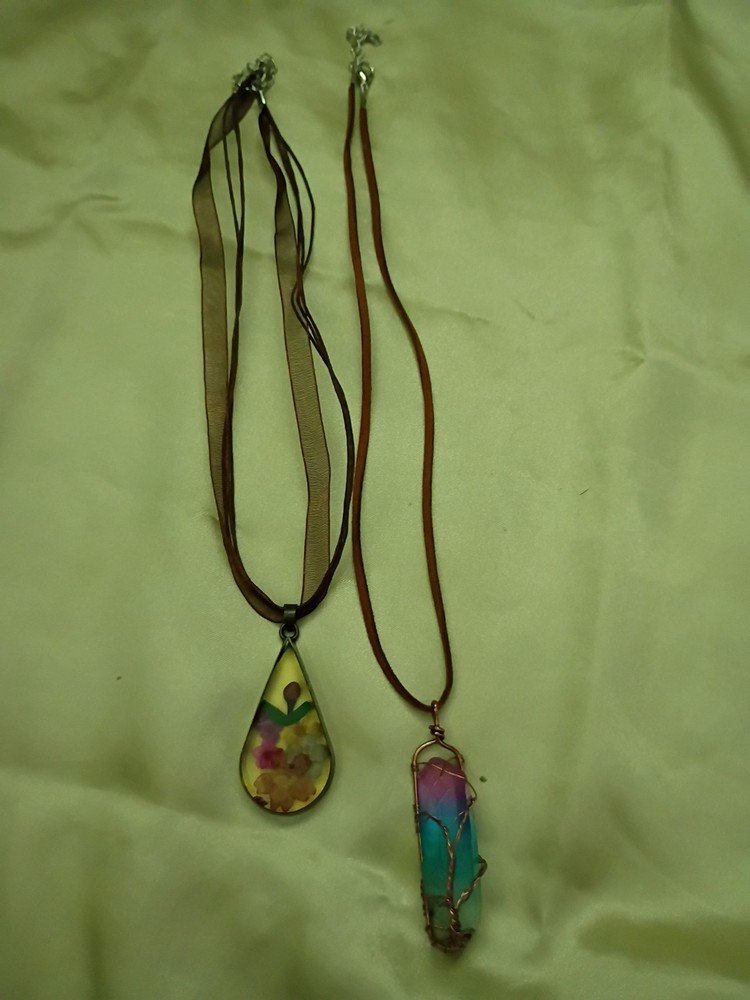 Hand Crafted Necklace With Stone & Flowers