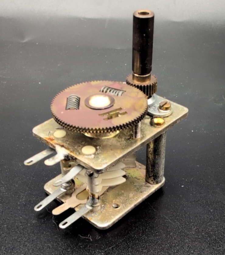 VARIABLE CAPACITOR (Capacitance unknown) (Qty 2)