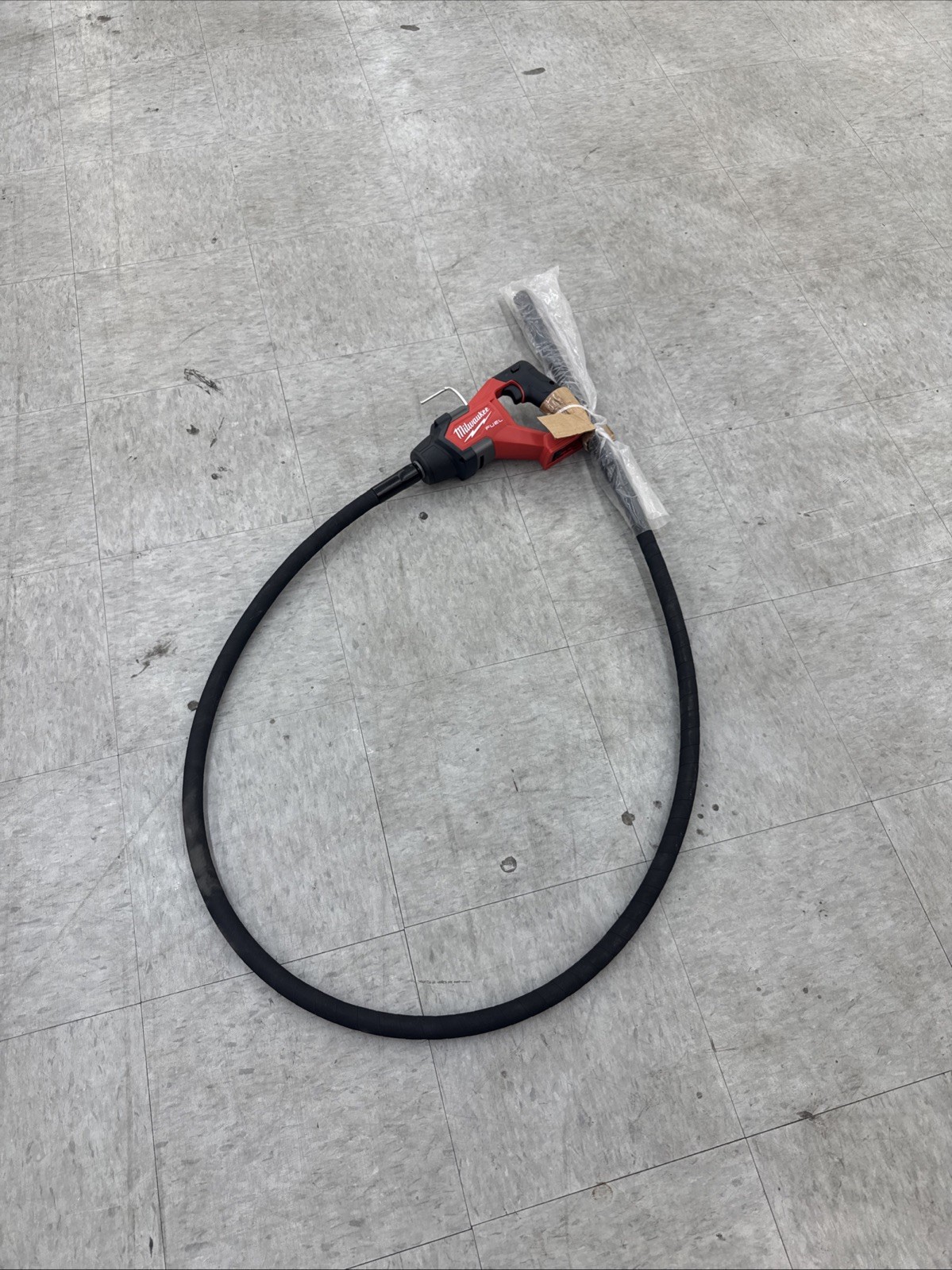 Milwaukee 2911-20 M18 FUEL 8 ft Concrete Pencil Vibrator - Tool Only