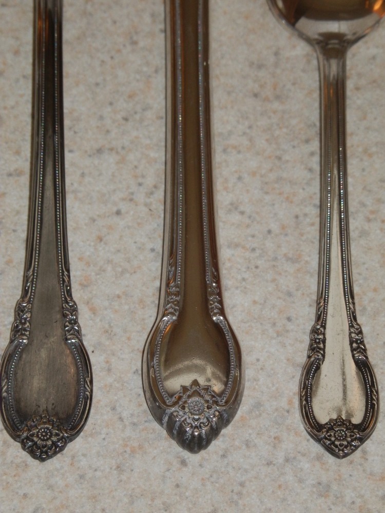 INTERNATIONAL SILVER PLATE REMEMBERANCE PATTERN 4 MISC. PIECES