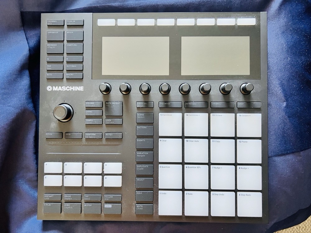 Native Instruments Maschine MK3 Music Production Controller