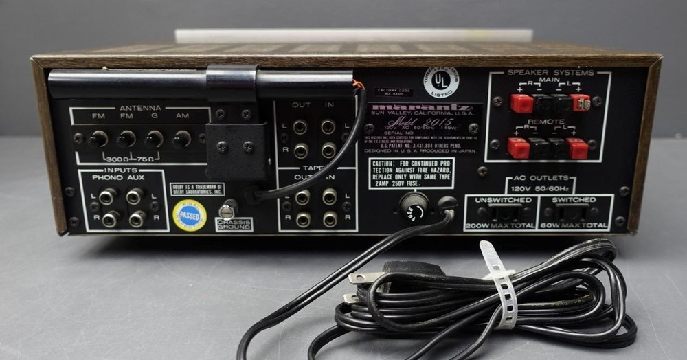 MARANTZ Stereophonic Receiver Model 2015 Powers On/Components Untested