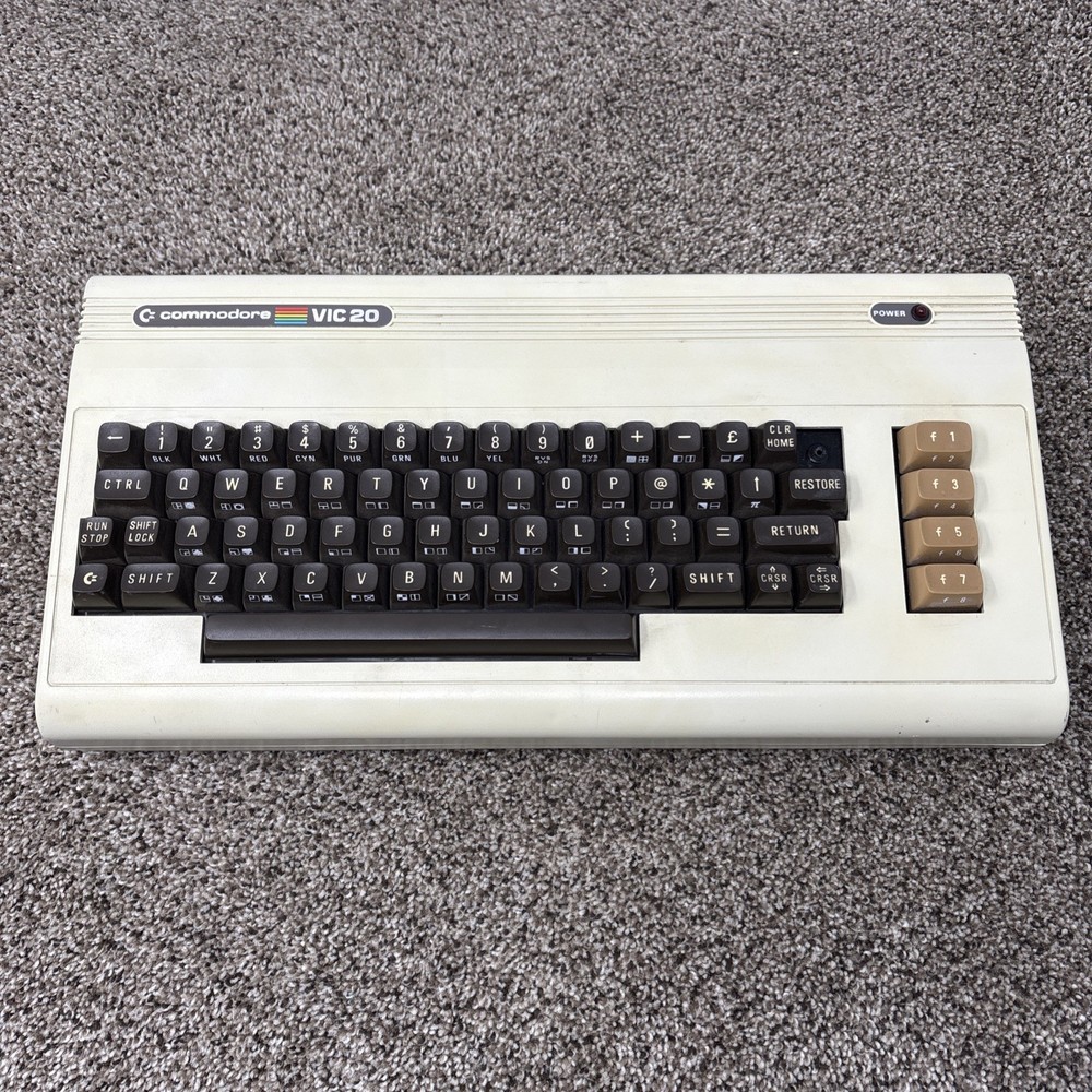 COMMODORE VIC-20 DIN COMPUTER ONLY TESTED AND WORKING READ