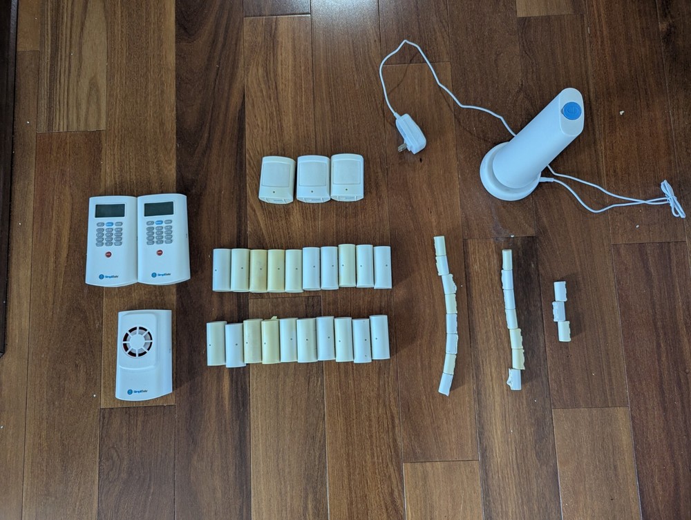 Simplisafe Gen 1 27 piece Security System