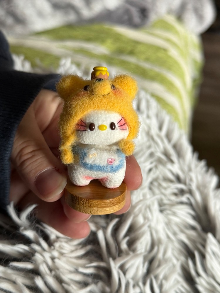 Crochet Hello Kitty in Pooh Hat