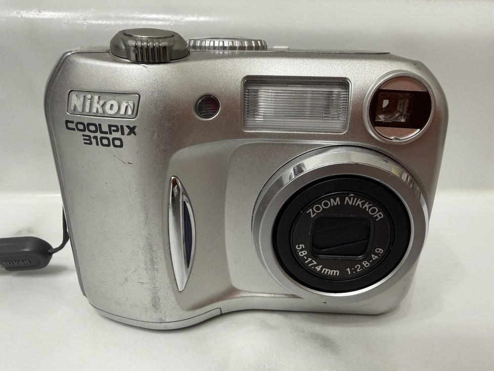 Nikon Coolpix E3100 Compact Digital Point & Shoot Camera 3.2MP 3X Zoom Untested