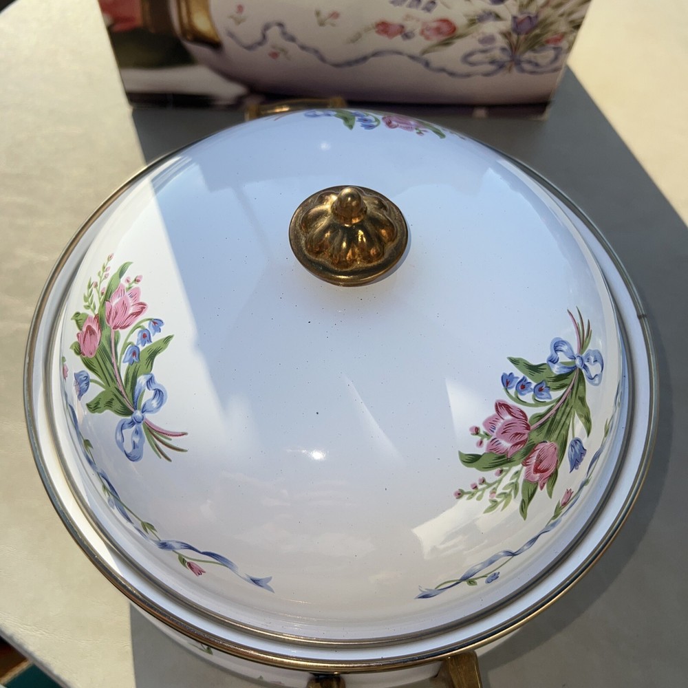 French Fluer 3 quart covered casserole pan