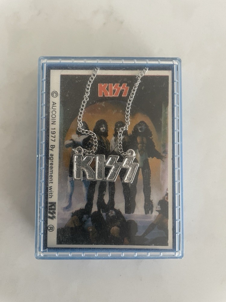KISS 1977 JEWELRY OF THE STARS necklaces Love Gun  AUCOIN 1978 with original box