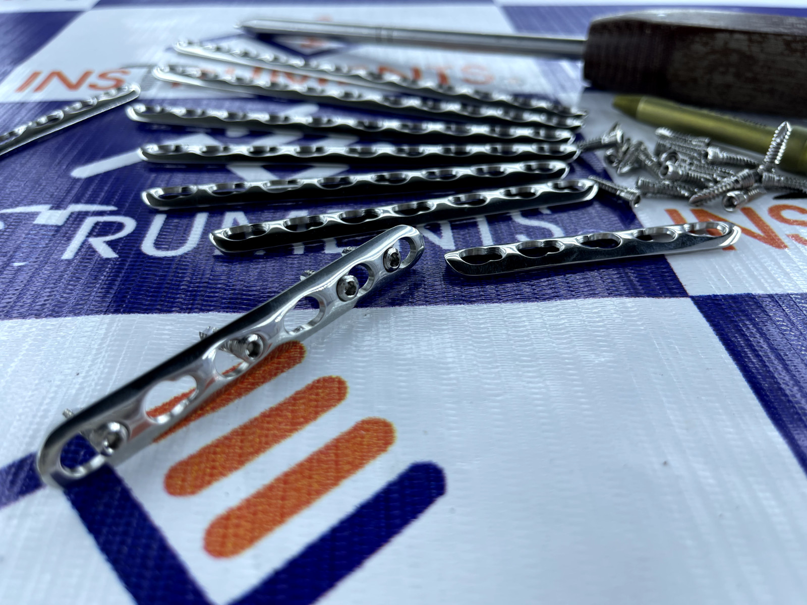 3.5mm Reconstruction Locking 5 to 10 Holes plates with LCP screws-122 Pc SS 316L