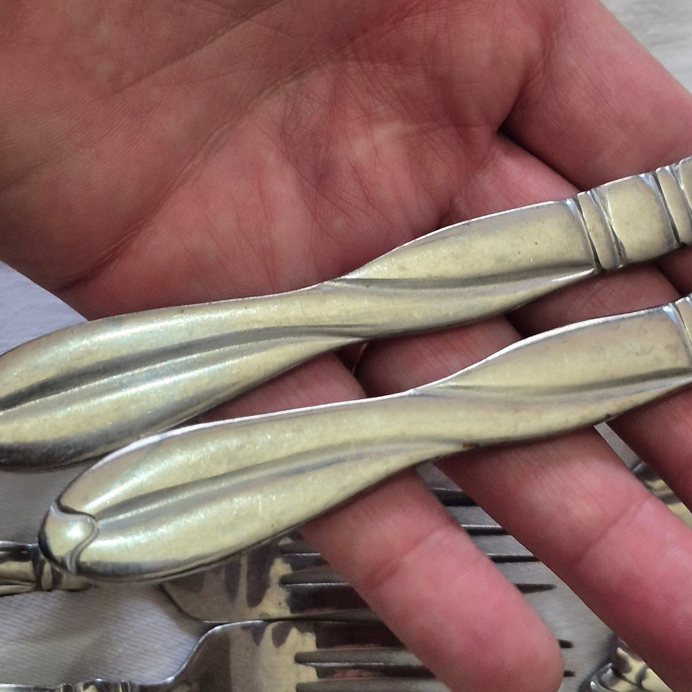 Modern Twist Flatware By International Silver 26 pieces