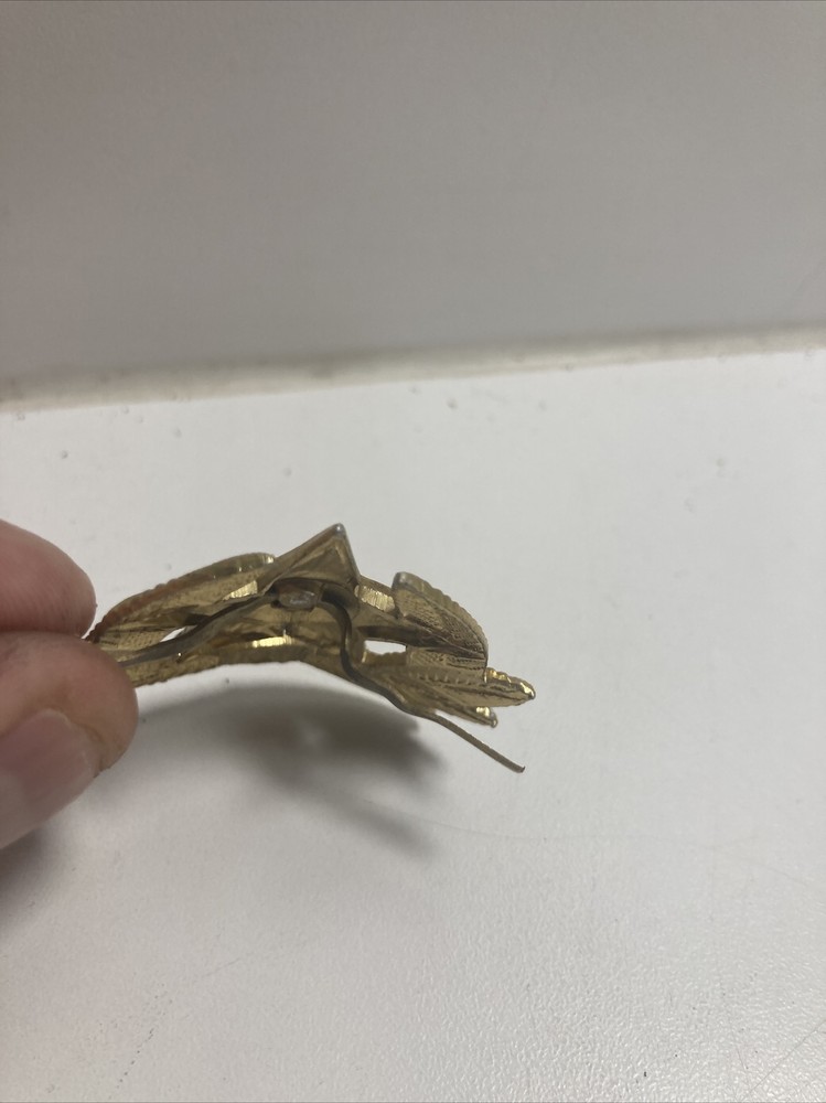 RUSSIAN SOVIET RED ARMY RED STAR LAUREL LEAF HAT / UNIFORM PIN