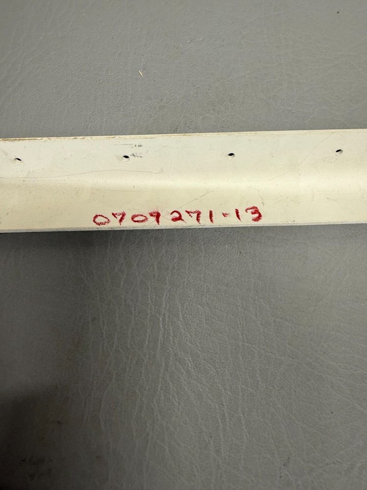 0709271-13 Cessna Angle