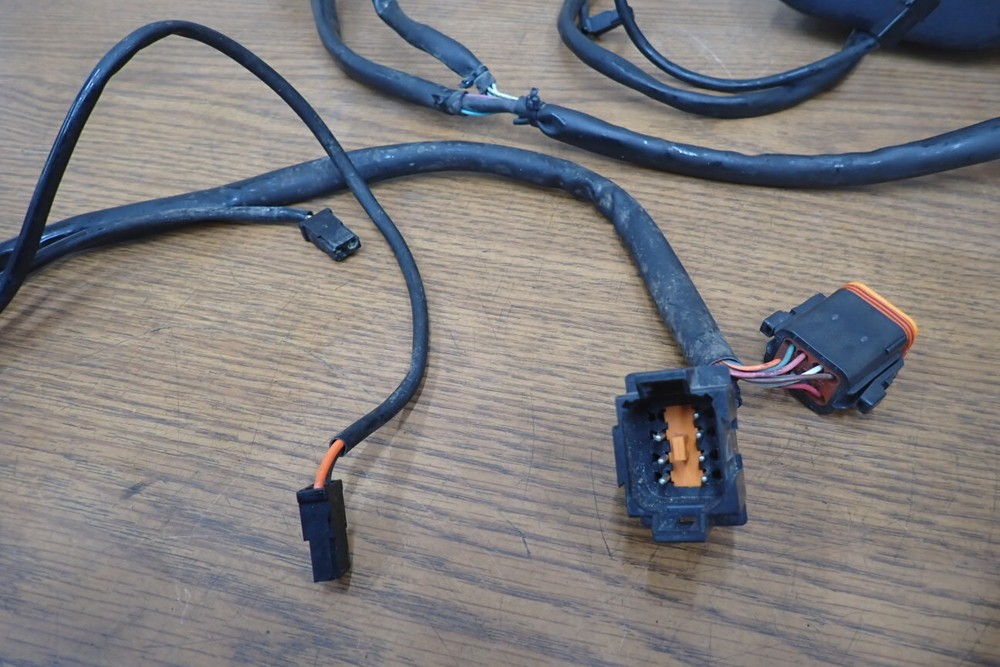 HARLEY DAVIDSON TRUNK BACKREST SPEAKER W/ CB RADIO TRANSCEIVER MODULE 77136-95