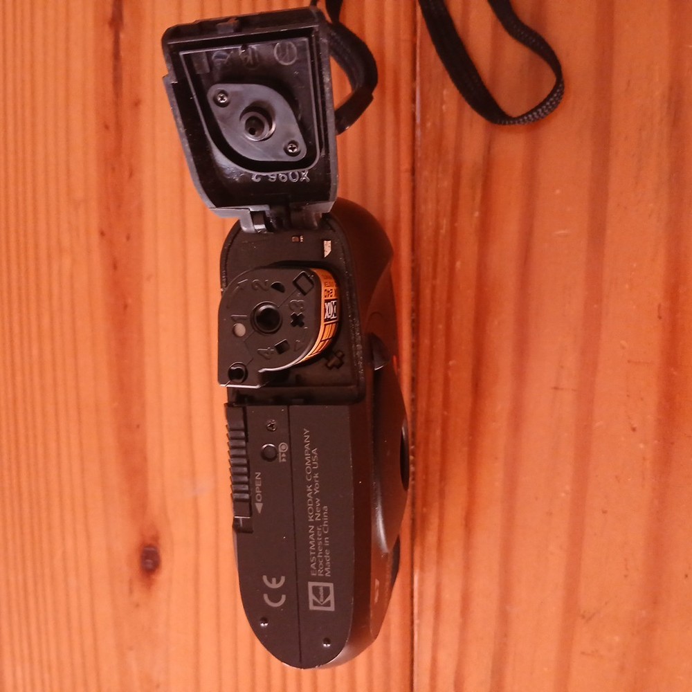 Film Camera Kodak Advantix 2000 Auto Compact Point and Shoot APS Untested