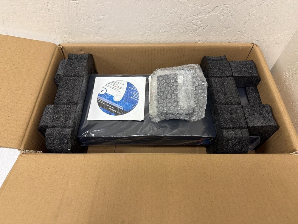 SERVER TECHNOLOGY CW-8H2A211 RACKMOUNT CABINET DISTRIBUTION UNIT