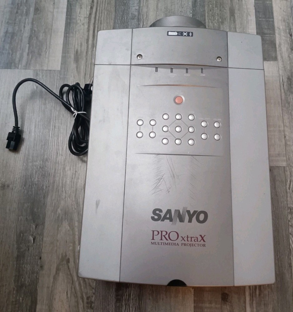 Working Sanyo PLC-XP30 Large Venue Presentation Projector  PRO xtraX Multimedia