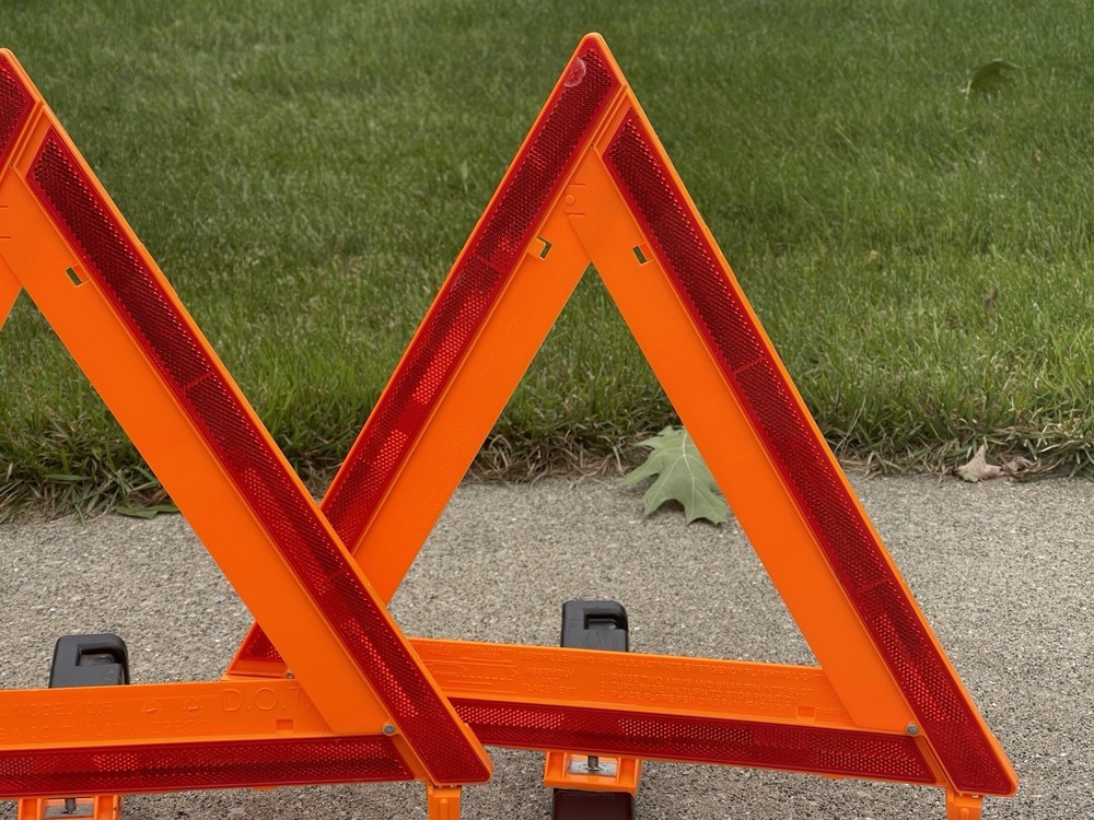 James King Co Roadside Warning Triangles 3 Pack Kit w/ Case Model 1005 Used