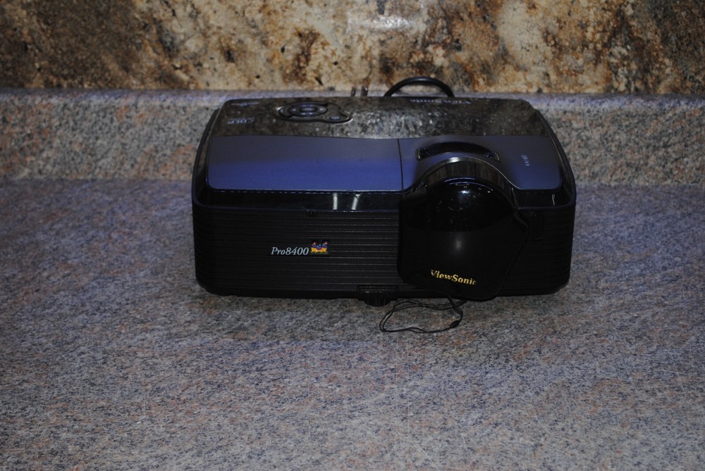 ViewSonic Pro8400 Projector (1242 Lamp Hours)