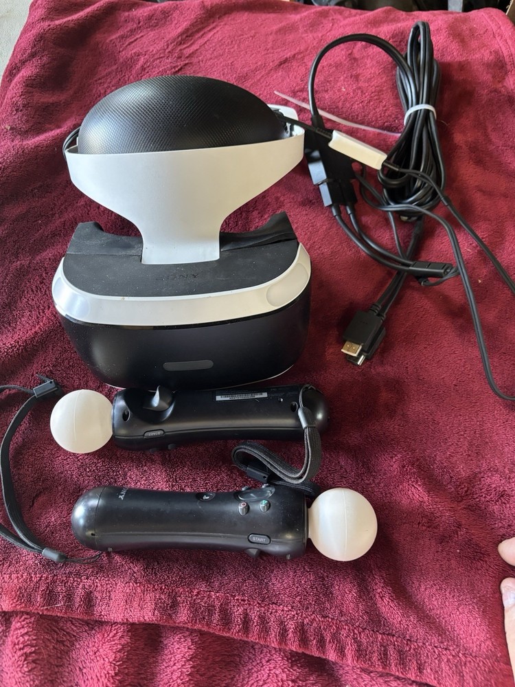 Sony PlayStation 4 VR Headset And Motion Controllers Only TESTED