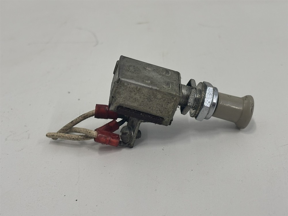 1956 Cessna 172 NAV Navigation Light Push Pull Switch 0713026-4