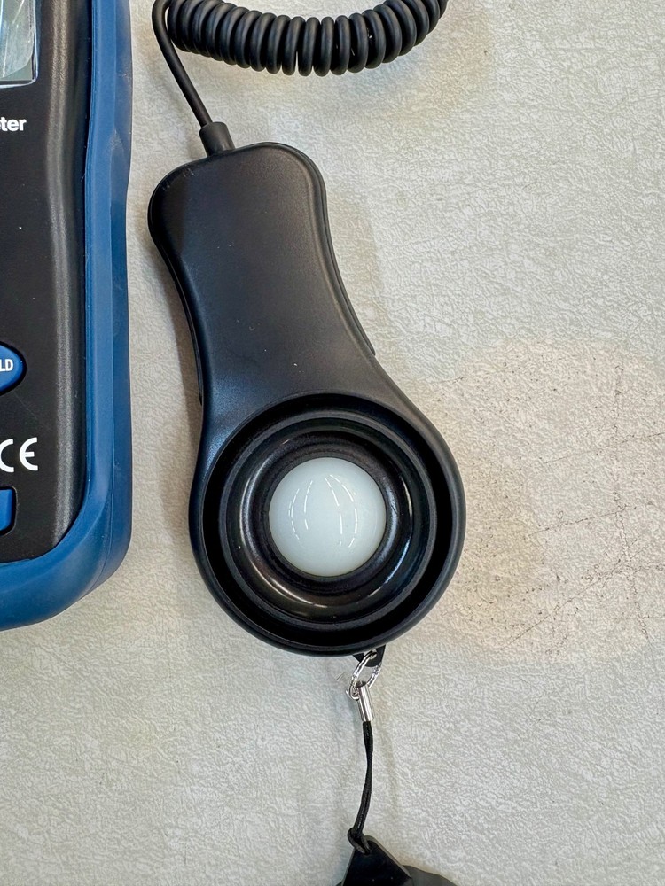 Reed Instruments R8130 Lightmeter, +/-5%Light Acc", Fullsize ------ NEW!