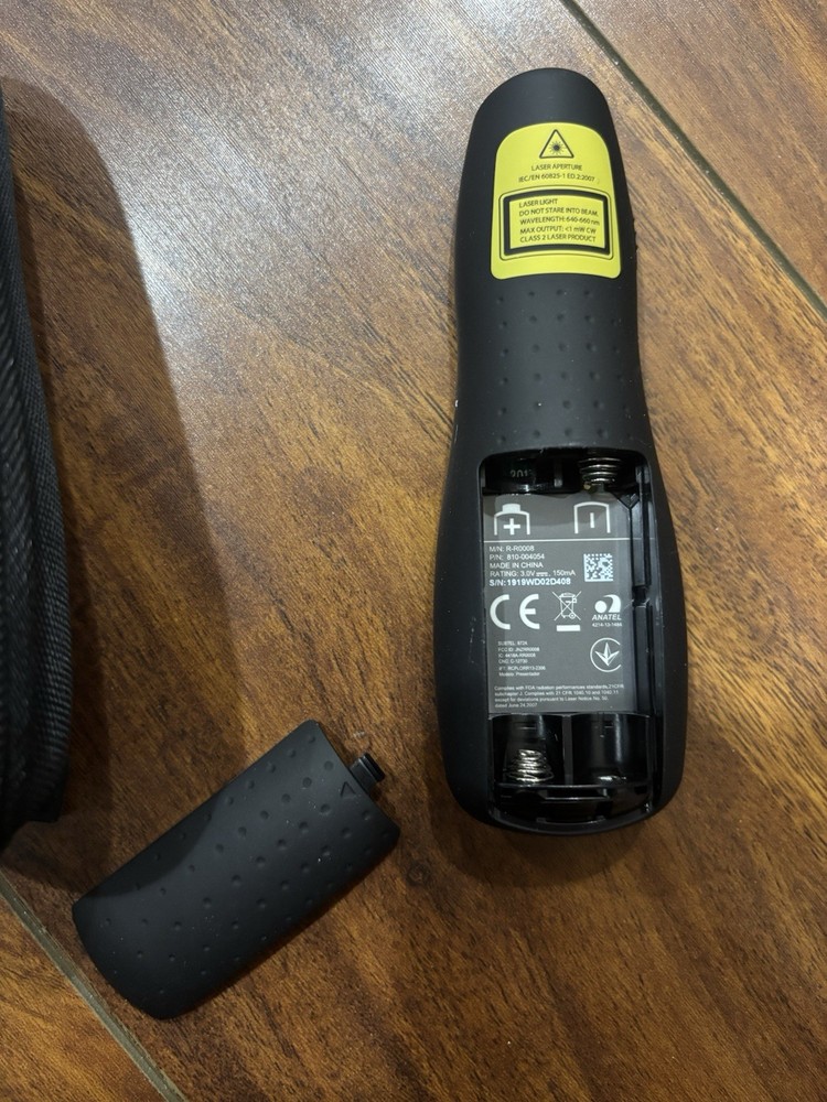 Logitech R-R0008 Wireless R400 Presentation Remote Controller with Laser Pointer