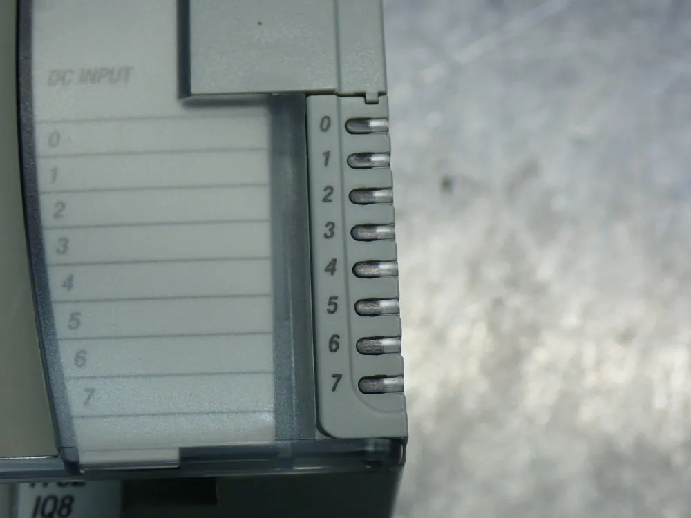 ALLEN BRADLEY MICROLOGIX 8-POINT DIGITAL INPUT MODULE 1762-IQ8