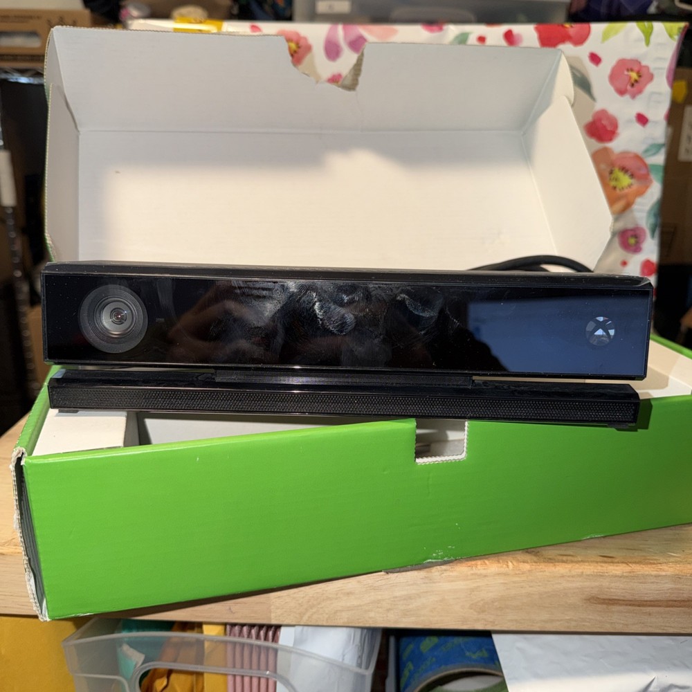 Black Microsoft Xbox One Kinect Sensor Bar With Box Pre-owned. Tested Works!!