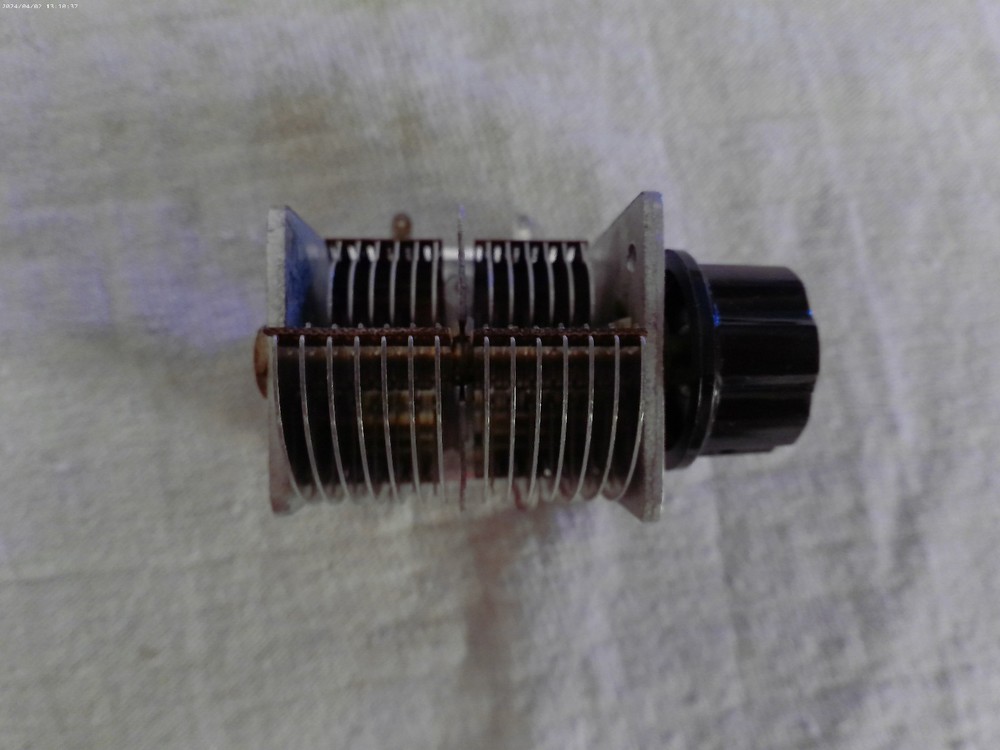 NICE WIDE SPACED CAPACITOR DUAL SECTION 5 TO 50PF PER SECTION (100PF TOTAL)