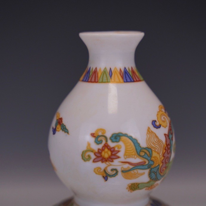 7" Chenghua Marked Doucai Porcelain beast Pattern gourd Flower Bottle Vase