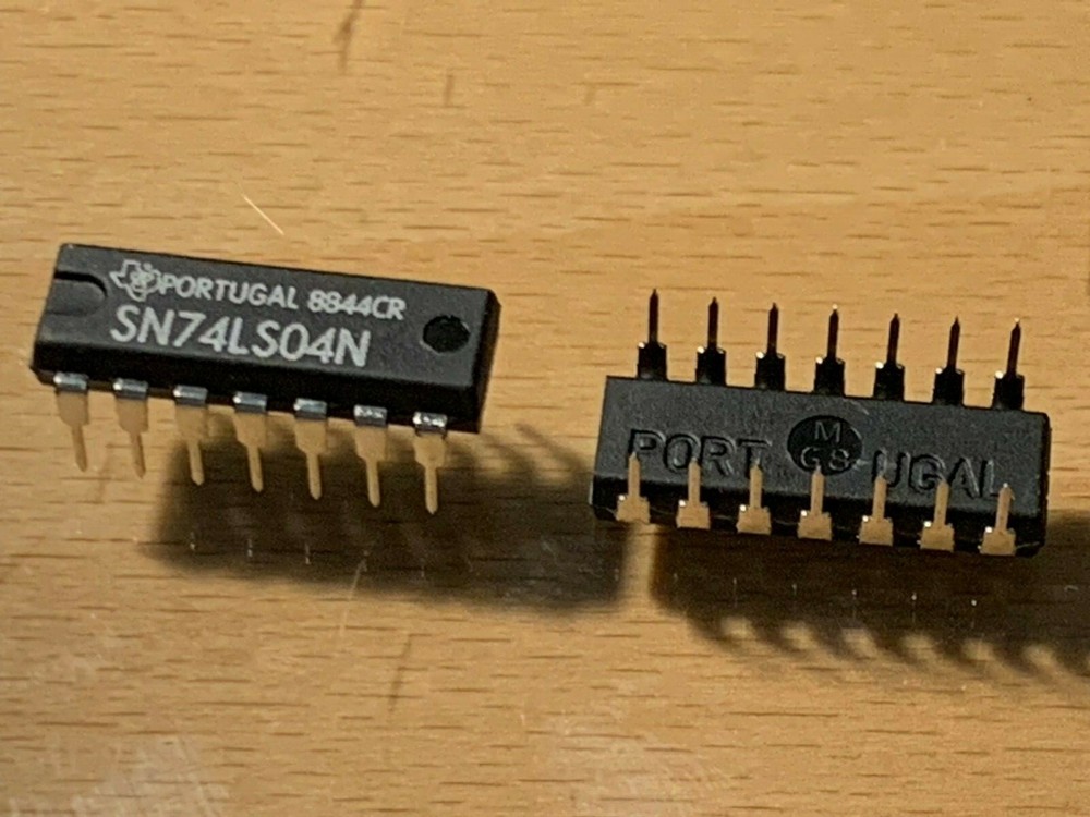 SN74LS04N - HEX Inverter IC Texas Instruments - 14 PDIP - 6 Inputs.