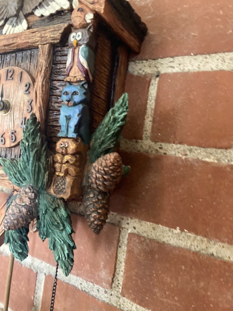 WMG 2005 Rustic FREEDOM Eagle Cuckoo quartz Chime Clock with pinecones