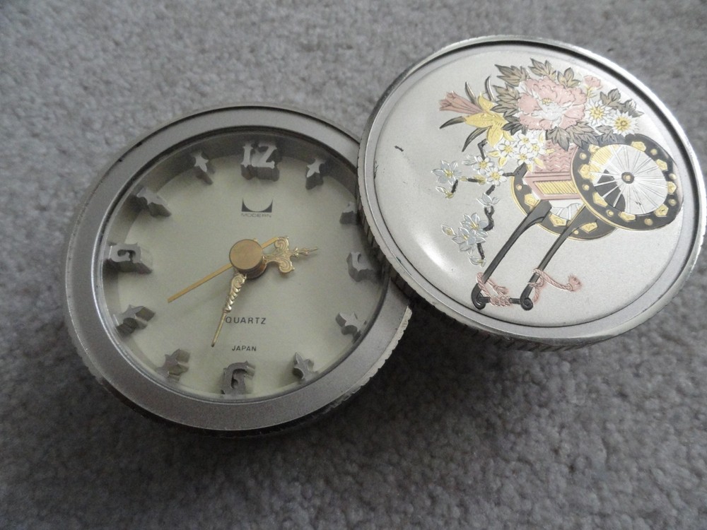 Unique Modern Brand Quartz Clock