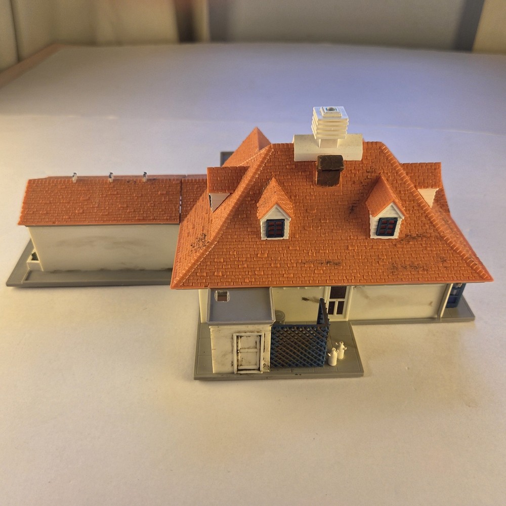 HO Restaurant With Second Story And Dining Wing Built